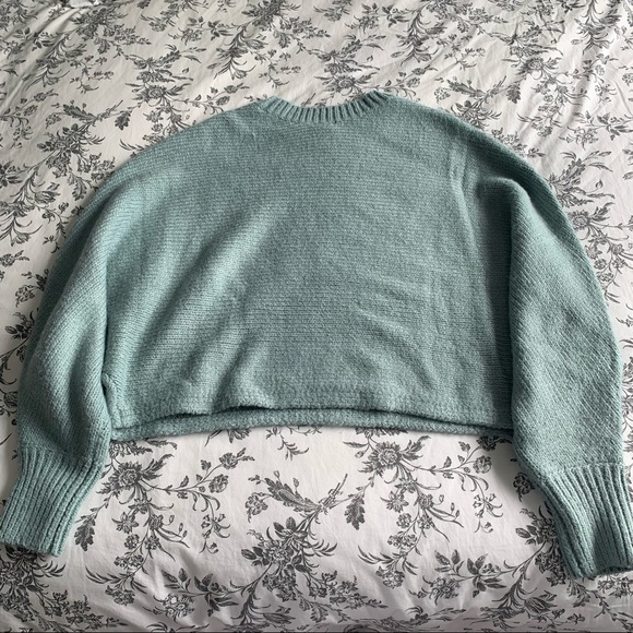 ✨3 for 15✨Ballon style sweater - Picture 2 of 6